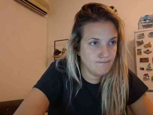 lean-cheeky Live Webcam on BongaCams