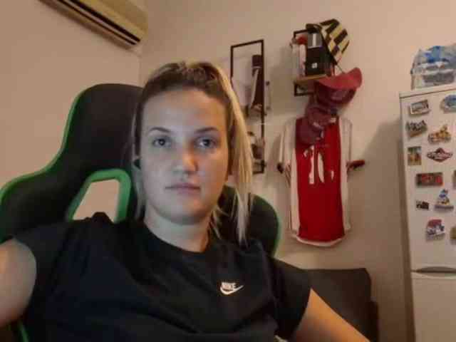 lean-cheeky Live Webcam on BongaCams