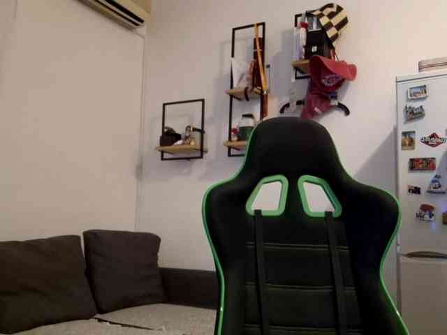 lean-cheeky webcam