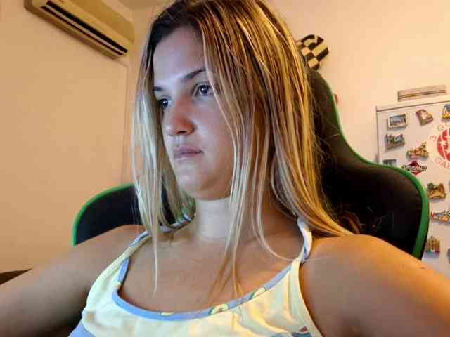 lean-cheeky Live Webcam on BongaCams