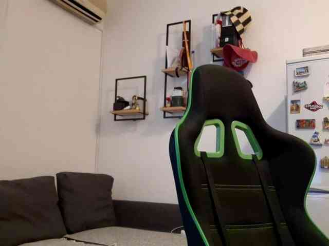 lean-cheeky webcam
