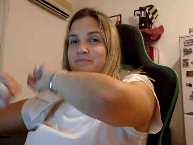 lean-cheeky webcam