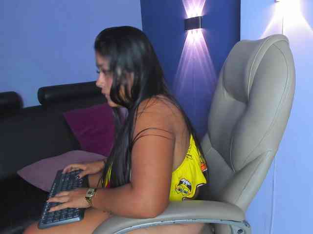 Yarasaint Live Webcam on BongaCams