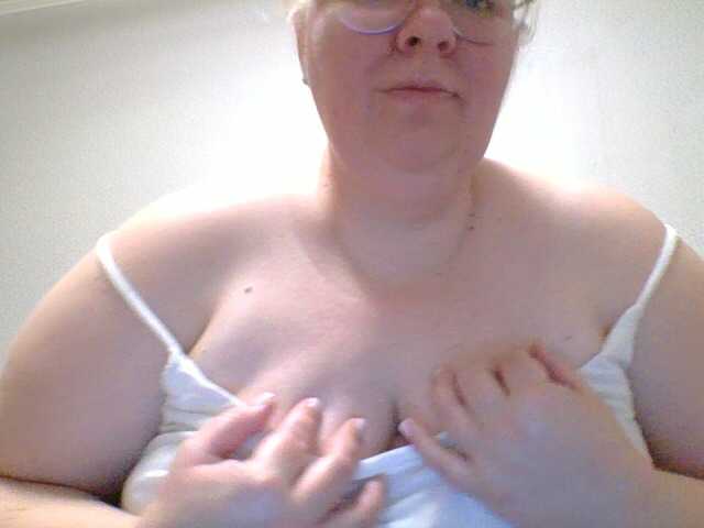 Iremka live cam on BongaCams