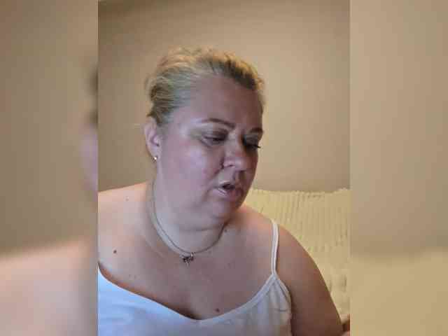 Iremka's cam show statistics and live stream