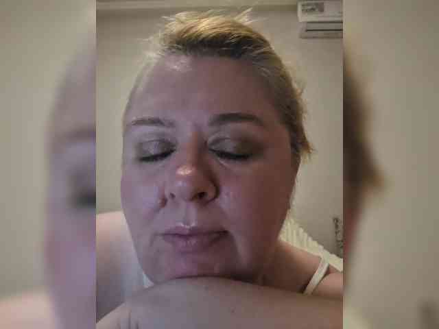 Iremka's cam show statistics and live stream