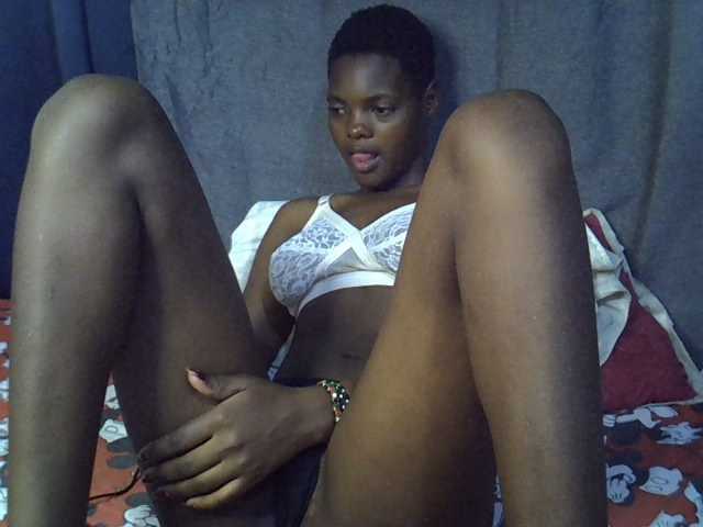 Slender-kerry live cam on BongaCams