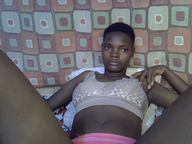 Slender-kerry live cam on BongaCams