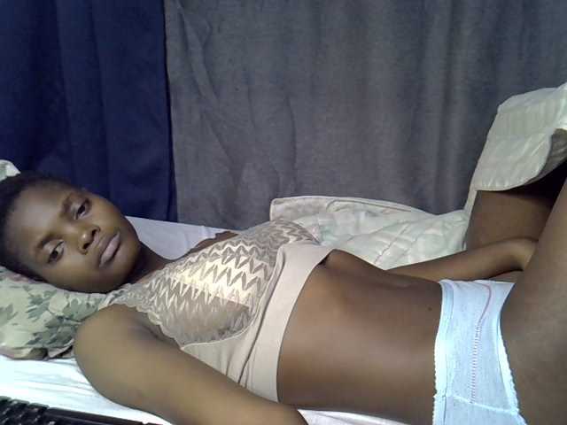 Slender-kerry live cam on BongaCams