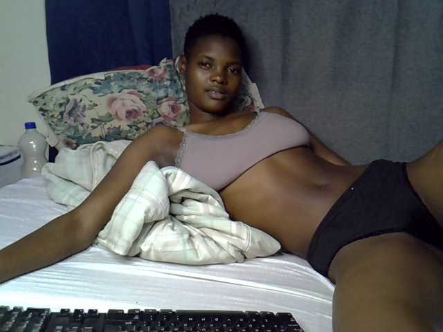 Slender-kerry live cam on BongaCams