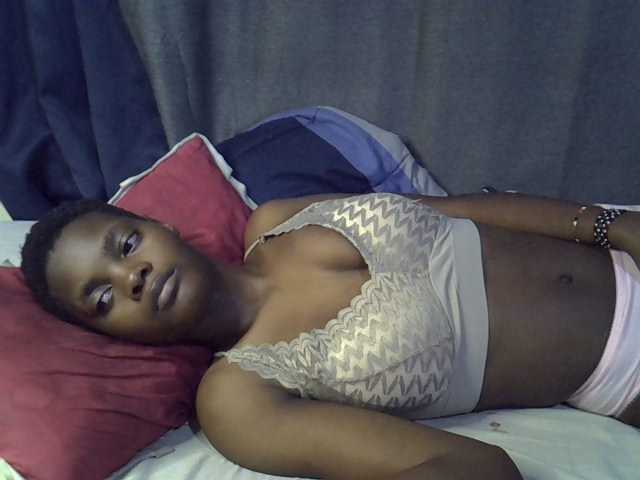 Slender-kerry live cam on BongaCams