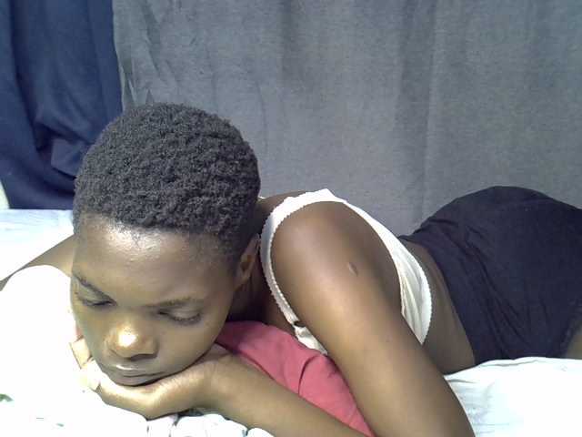Slender-kerry live cam on BongaCams