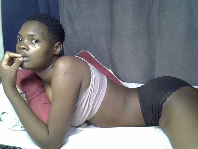 Slender-kerry live cam on BongaCams