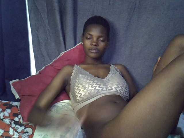 Slender-kerry live cam on BongaCams