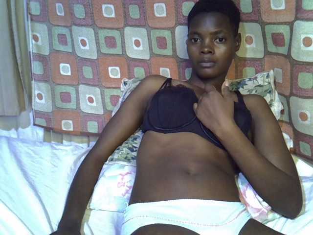 Slender-kerry live cam on BongaCams