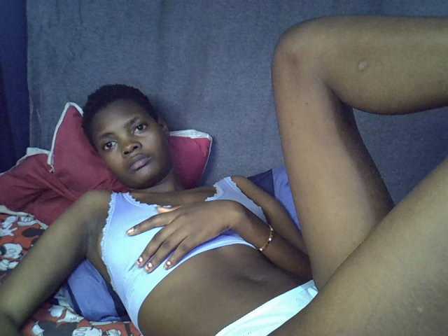 Slender-kerry live cam on BongaCams