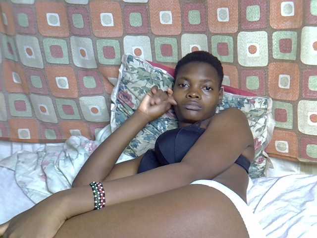 Slender-kerry live cam on BongaCams