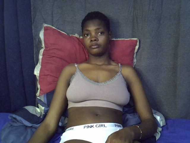 Slender-kerry live cam on BongaCams