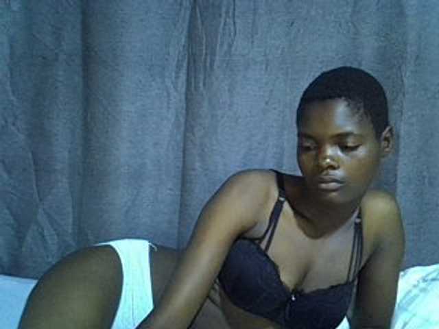 Slender-kerry live cam on BongaCams