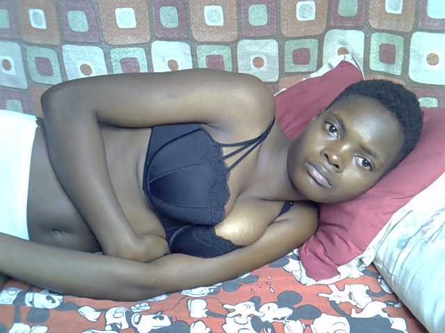 Slender-kerry live cam on BongaCams