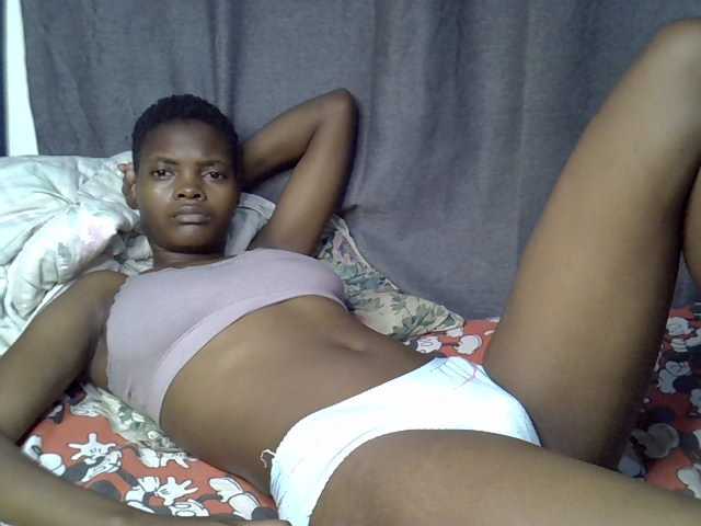 Slender-kerry live cam on BongaCams