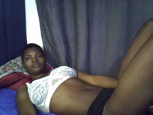 Slender-kerry, live now on BongaCams