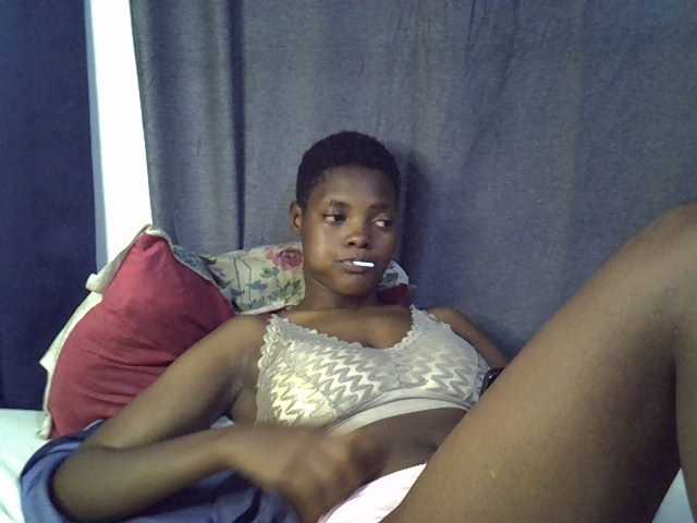 Slender-kerry live cam on BongaCams