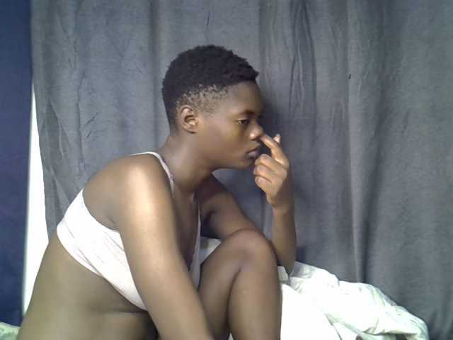 Slender-kerry live cam on BongaCams
