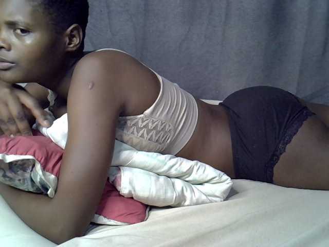 Slender-kerry live cam on BongaCams