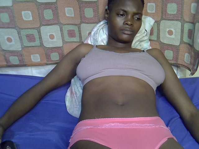 Slender-kerry live cam on BongaCams
