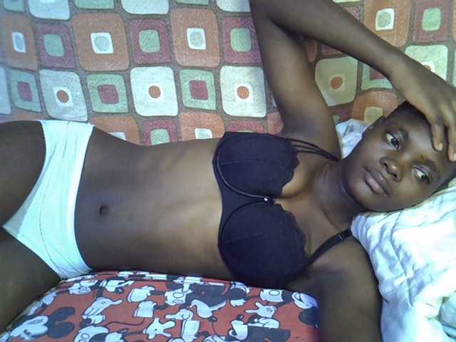Slender-kerry live cam on BongaCams