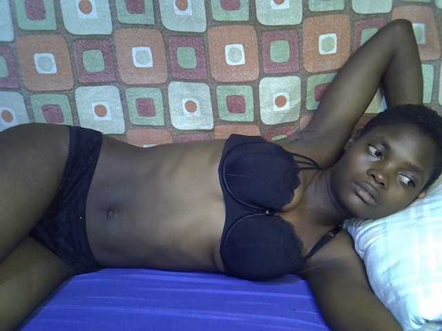 Slender-kerry live cam on BongaCams