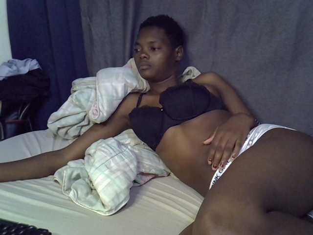 Slender-kerry live cam on BongaCams