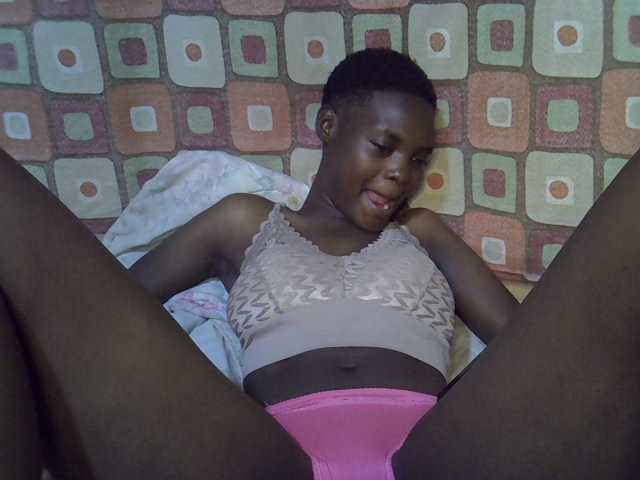 Slender-kerry live cam on BongaCams