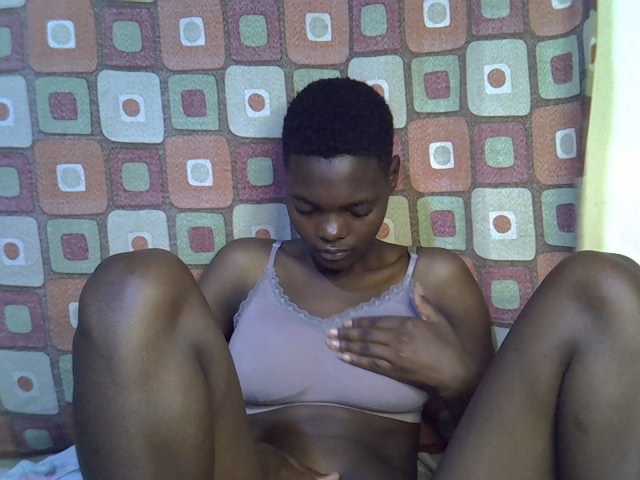 Slender-kerry live cam on BongaCams