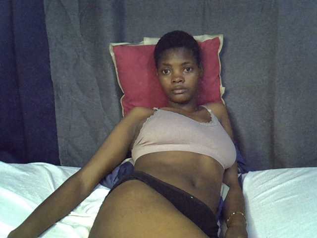 Slender-kerry live cam on BongaCams