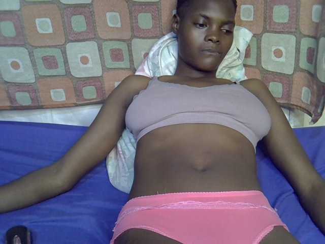 Slender-kerry live cam on BongaCams