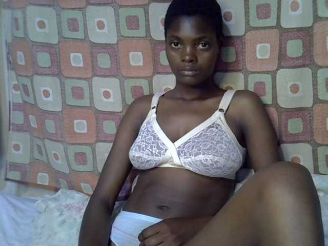 Slender-kerry live cam on BongaCams