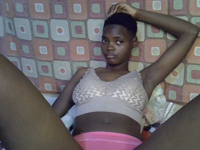 Slender-kerry live cam on BongaCams