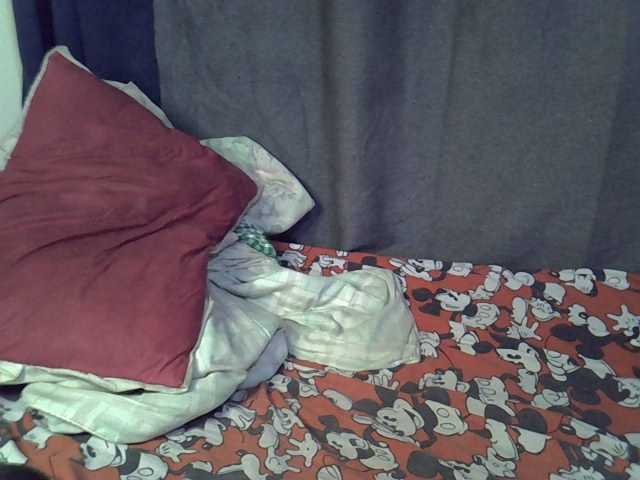 Slender-kerry webcam bongacams model stream image