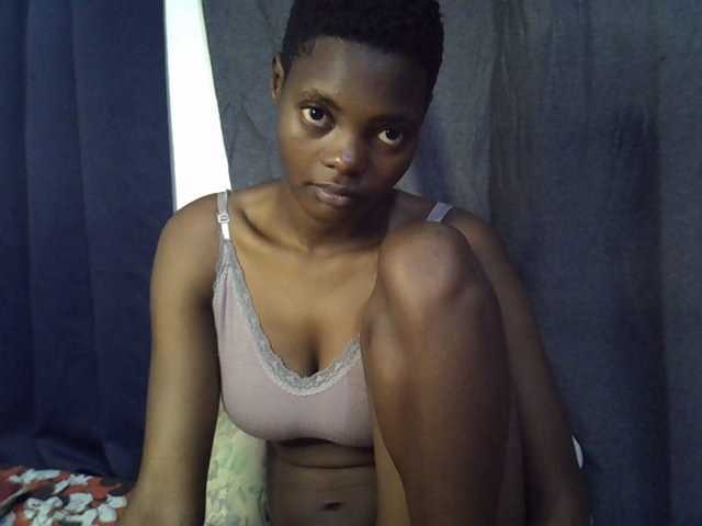 Slender-kerry webcam bongacams model stream image
