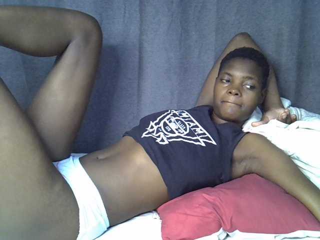 Slender-kerry live cam on BongaCams