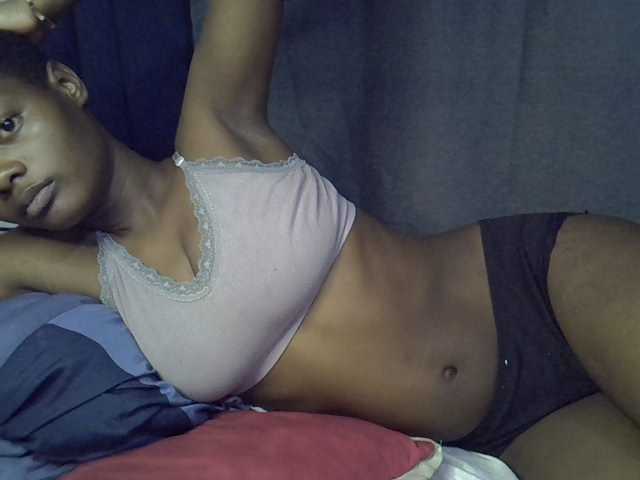 Slender-kerry live cam on BongaCams