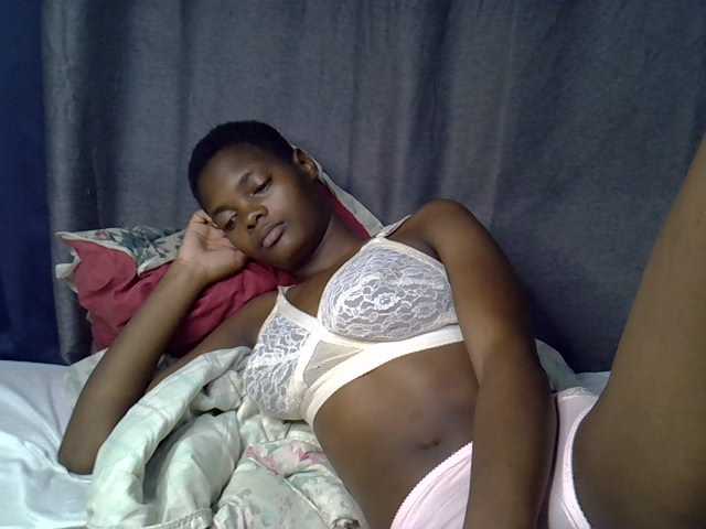Slender-kerry live cam on BongaCams