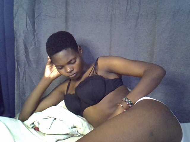 Slender-kerry live cam on BongaCams