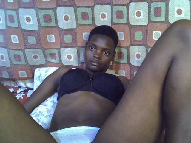 Slender-kerry live cam on BongaCams