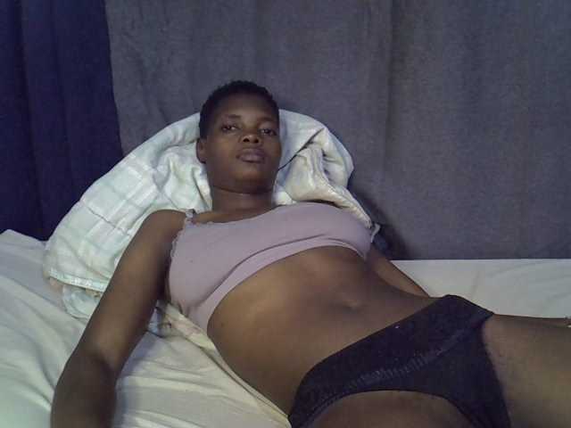 Slender-kerry live cam on BongaCams