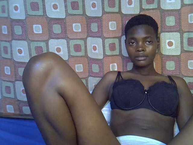 Slender-kerry live cam on BongaCams