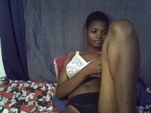 Slender-kerry live cam on BongaCams