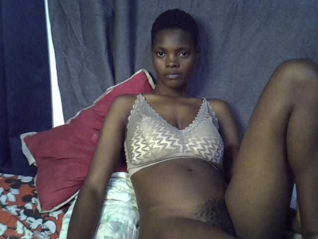 Slender-kerry webcam bongacams model stream image